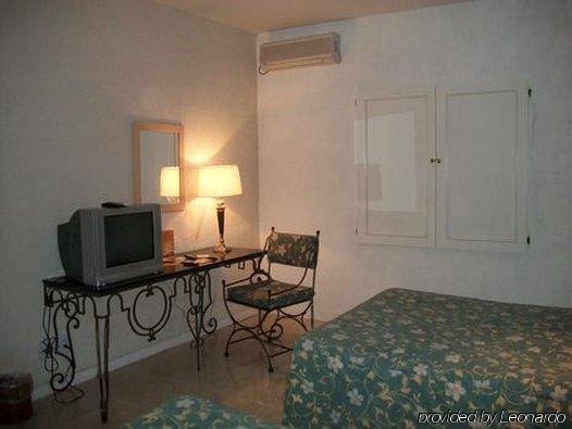 Hotel Zar Guadalajara La Venta del Astillero Zimmer foto
